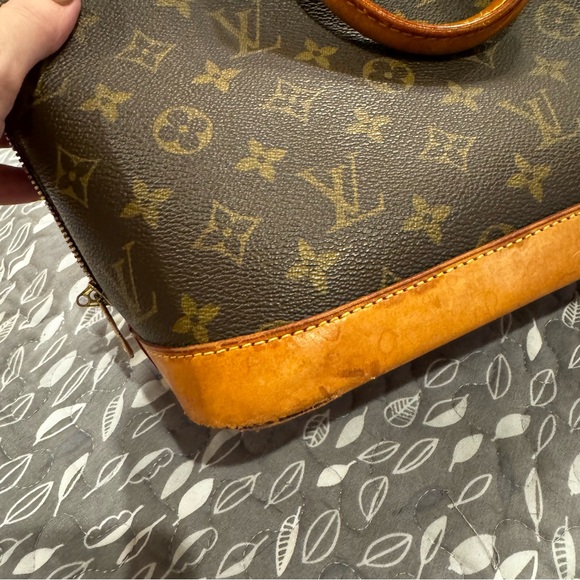 LOUIS VUITTON authentic Monogram Canvas Alma PM handbag - Picture 15 of 16